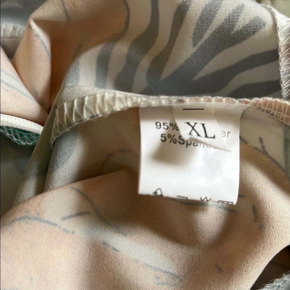 Tropical Print Sleeveless Jumpsuit - Picture 5 of 5